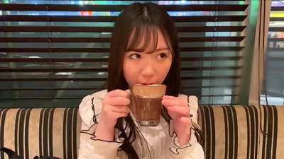 Lei è un'amica che appartiene allo stesso club all'università.Ed è la ragazza più attraente del club.Questa è un'atmosfera sexy giapponese.