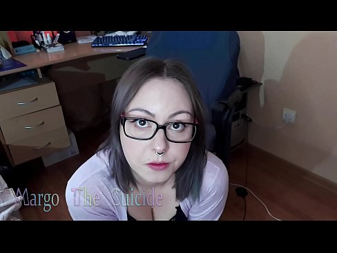 ❤️ Ragazza sexy con gli occhiali succhia il dildo profondamente sulla macchina fotografica ️ Porno fatto in casa al it.nastypornpics-com.ru